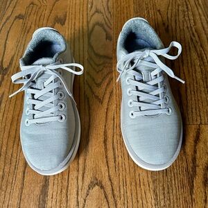 Like new women’s Allbirds in grey